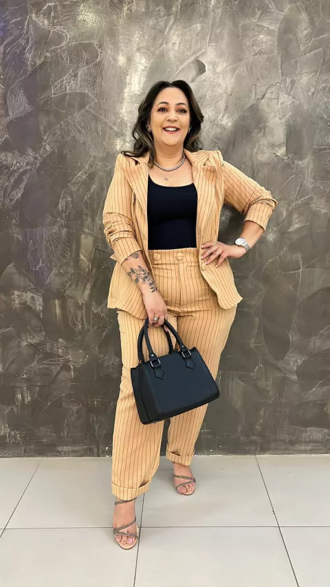 Blazer Gregory em Alfaiataria Modelo Risca de Giz com Botão Encapado | Thays Balla - comprar online