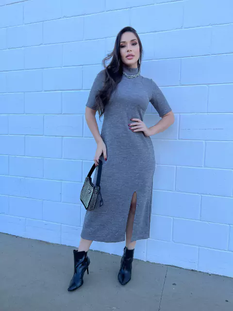 Vestido Salome Longuete em Visco Moletinho com Fenda Frontal - Manga 3/4 | Thays Balla - comprar online