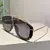 Óculos de sol máscara em acetato e metal, com frete grátis. Óculos de sol feminino escuro com estilo oversize, combinando design marcante em acetato e metal para um visual único e sofisticado.