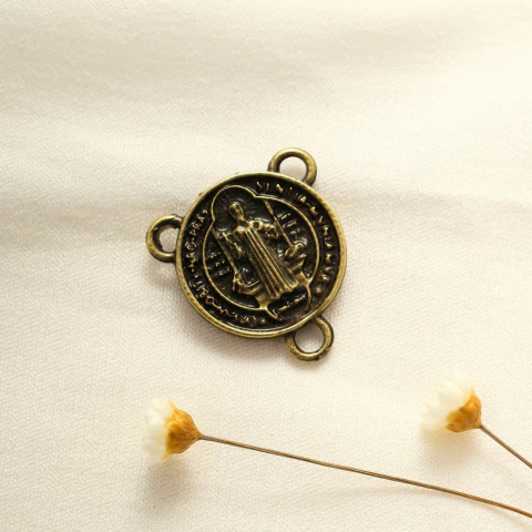 5 Entremeios São Bento Para Terço 2x2 cm - comprar online