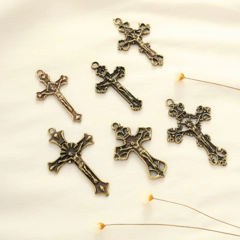 Kit 30 Crucifixos Sortidos Para Terço Ouro Velho - comprar online