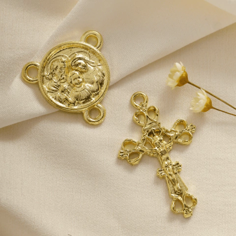 Kit Sagrada Familia | 10 Entremeios e 10 Crucifixos Ardonado Para Terço - comprar online