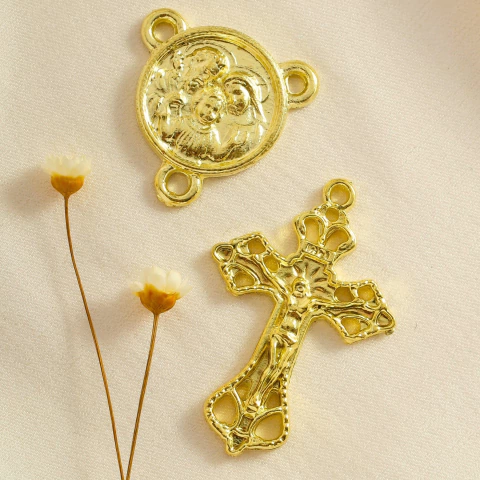 Kit Sagrada Familia | 10 Entremeios e 10 Crucifixos Elaborado Para Terço - comprar online