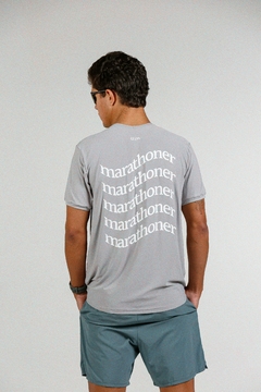Camiseta Marathoner M Cinza - comprar online