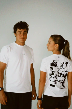 Camiseta Legacy M Off White na internet
