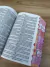 BÍBLIA ARC ESTRELINHAS ROSA COM ABAS ADESIVAS JÁ COLADAS - COM HARPA E CORINHOS - Central das Biblias
