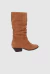 Bota de Cano Médio Slouch em Couro Caramelo e Salto Bloco - Luiza Barcelos - Gaby Sampaio - Suas marcas favoritas em até 6x sem juros e envio para todo Brasil!