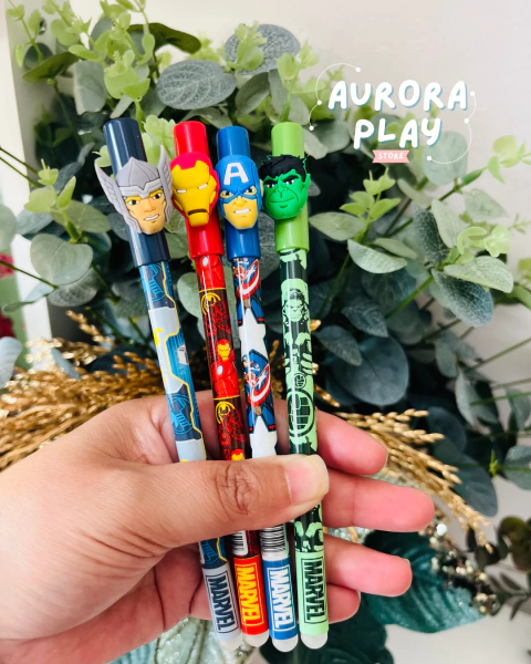 Lápiz con figura de personaje Marvel