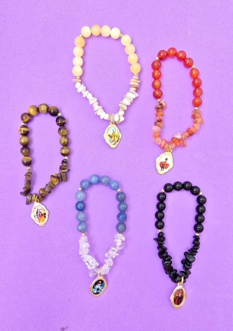 Pulseira das Entidades: Cristais + Medalhas