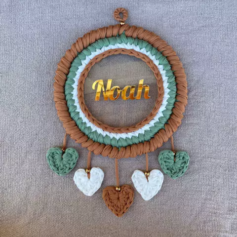 Guirlanda Maternidade Personalizada Crochê Acrílico Dourado 28cm de Diâmetro