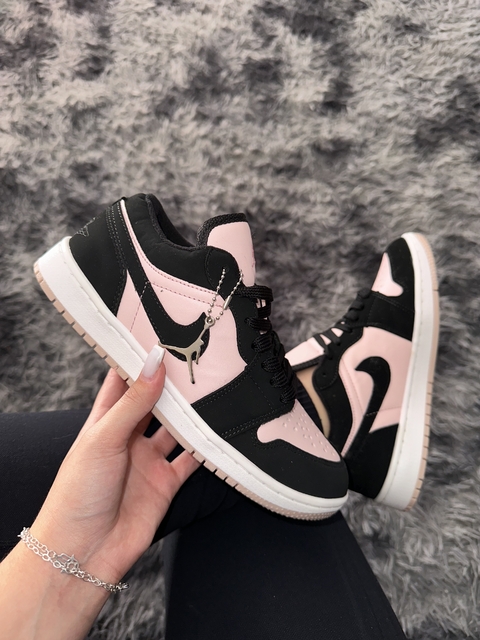 Air Jordan Preto/Rosa Bebê Camurça