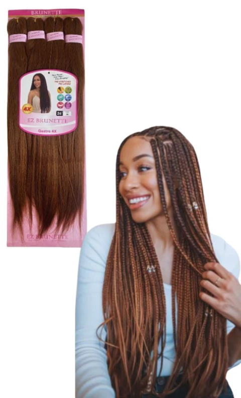 Pacote de Jumbo Ez Brunette 4x 300g para tranças na cor castanho com modelo sorridente usando tranças longas feitas com o produto