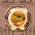 Queijo Suiço Cremoso da marca Serra Mineira, apresentado em uma tábua de madeira, com pedaços ao lado.  Imagem meramente Ilustrativa, os itens adicionais não acompanham o produto.
