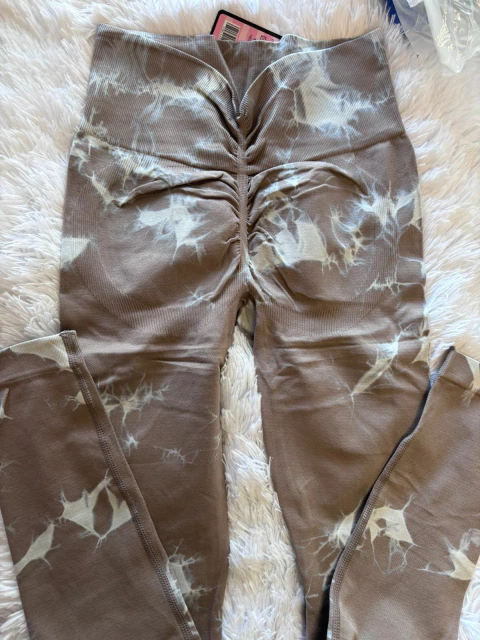 LEGGING SEAMLESS PUSH UP EN V MARCA FRUTA PROHIBIDA