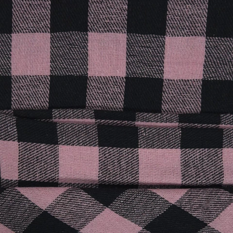 TECIDO FLANELA XADREZ (CACHÁ) - ROSE COM QUADRADOS PRETOS - comprar online