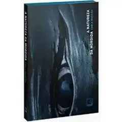 Capa do livro A Natureza da Mordida com imagem em close de um olho e textura escura