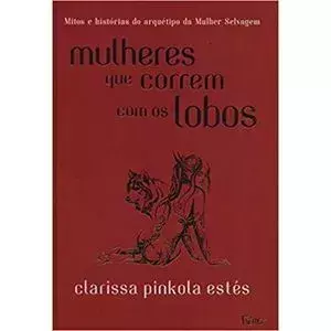 Capa vermelha escura do livro "Mulheres que Correm com os Lobos" de Clarissa Pinkola Estés, com uma ilustração sutil de uma mulher e um lobo.