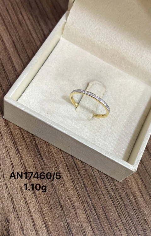 Anel aparador com zircônias AN174605