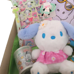 Mini Box Pochacco Sanrio Kawaii Con Peluche Y Más - comprar online