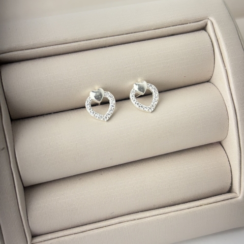 Brinco coração vazado cravejado - comprar online