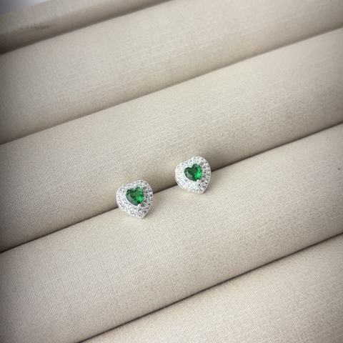 Brinco coração cravejado verde esmeralda - comprar online