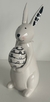 Coelho de porcelana com ovo com preto e branco 19cm Cód. RS1005 - comprar online