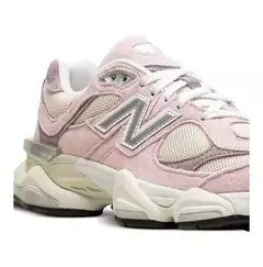 New Balance 9060 Beige Pink en internet