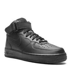 Nike Air Force 1 Mid Triple Black en internet