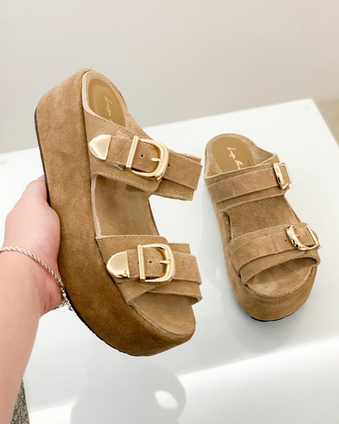 SANDÁLIA FLATFORM COM FIVELAS EM CAMURÇA BEGE - comprar online