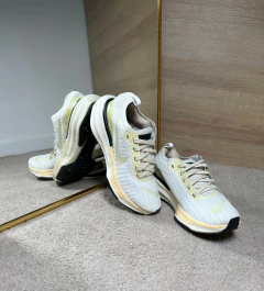 Esportivo Zoomx Off na internet