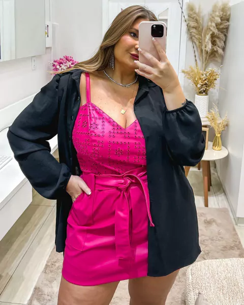 Conjunto short saia com cropped em courino Maria Francia