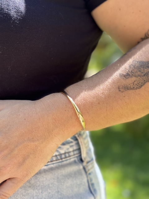 BRACELETE ONDULADO DOURADO - comprar online