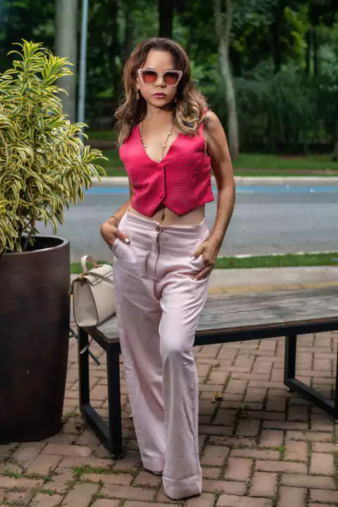 CALÇA ROSA EM LINHO COM VISCOSE VKUDAKA