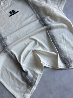 Remera oversize importada “Tbone” en internet