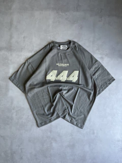 Remera oversize “444 gris”