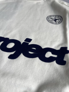 Remera over “jamp” blanca en internet