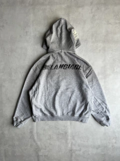 Campera “belangiage” importada gris en internet