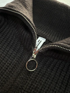 campera de hilo “marrón” importada en internet