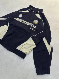 Campera rompe vientos Serve azul en internet