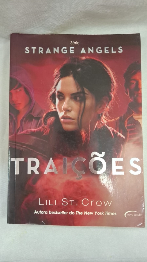 Traições - Série Strange Angels - Autor: Crow, Lili St. (2011) [usado]