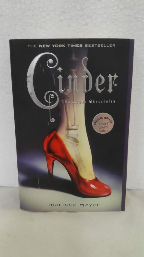 Cinder The Lunar Chronieles - Autor: Marissa Meyer (2012) [usado]