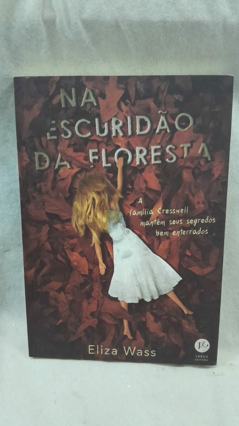 Na Escuridão da Floresta - Autor: Eliza Wass (2017) [usado]