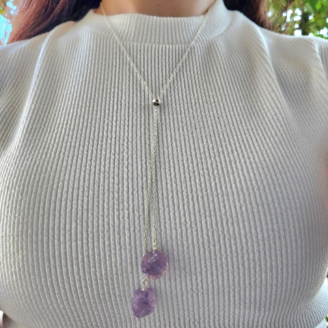 Colar gravata de Ametista pedra bruta com corrente cadeado