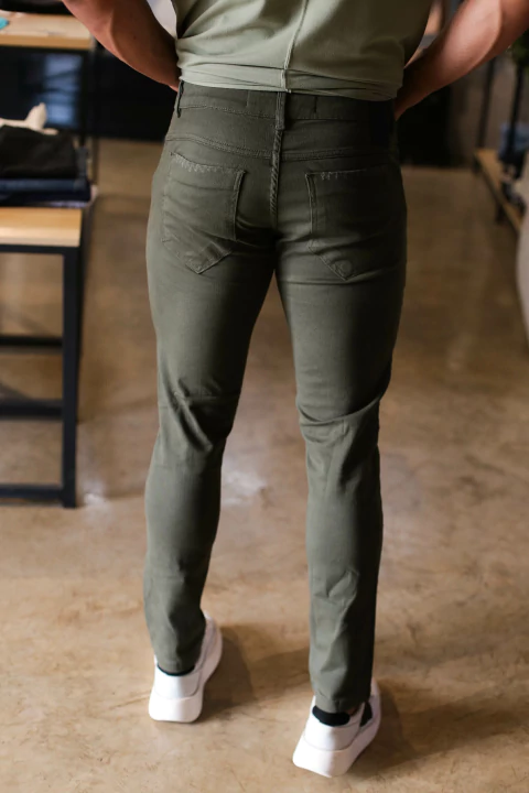 CALÇA SARJA TRADICIONAL VERDE URBO