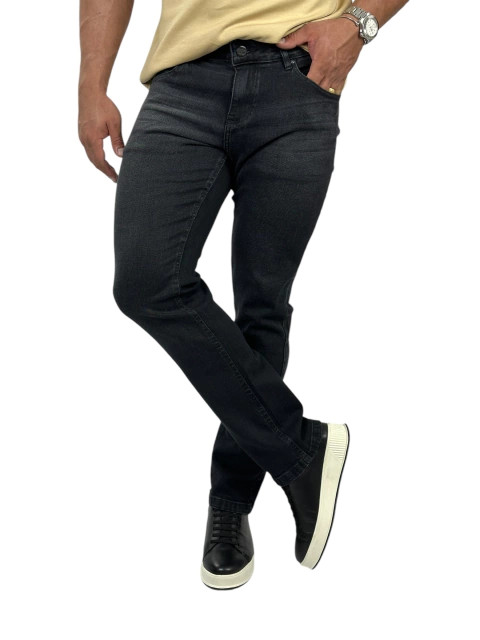 CALÇA DAREN REGULAR FIT TOTAL BLACK LIXADO LEE