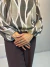 Blusa Aura em Crepe com Toque em Seda com estampa e mangas longas - loja online