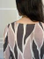Blusa Aura Marrom Em Crepe com Toque em Seda com estampa e mangas longas - loja online