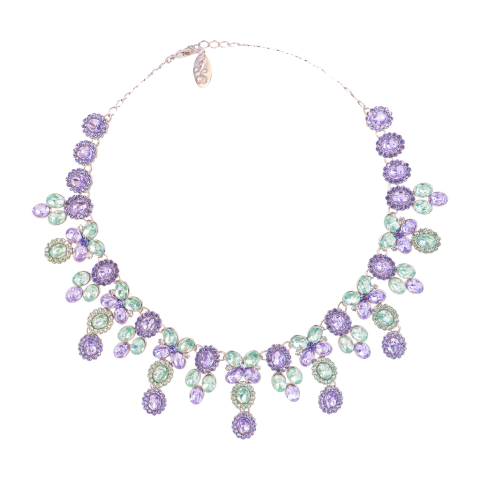 Colar com Detalhes de Pedras Ovais e Borboleta - comprar online