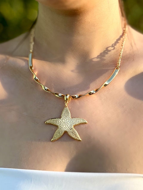 Colar Folheado a Ouro 18k com Aro Torcido e Pingente Estrela do Mar - comprar online