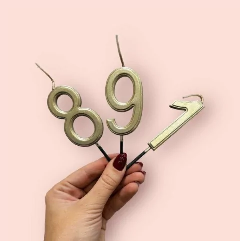 VELA NUMERO DORADO. NUMERO: 4 - comprar online